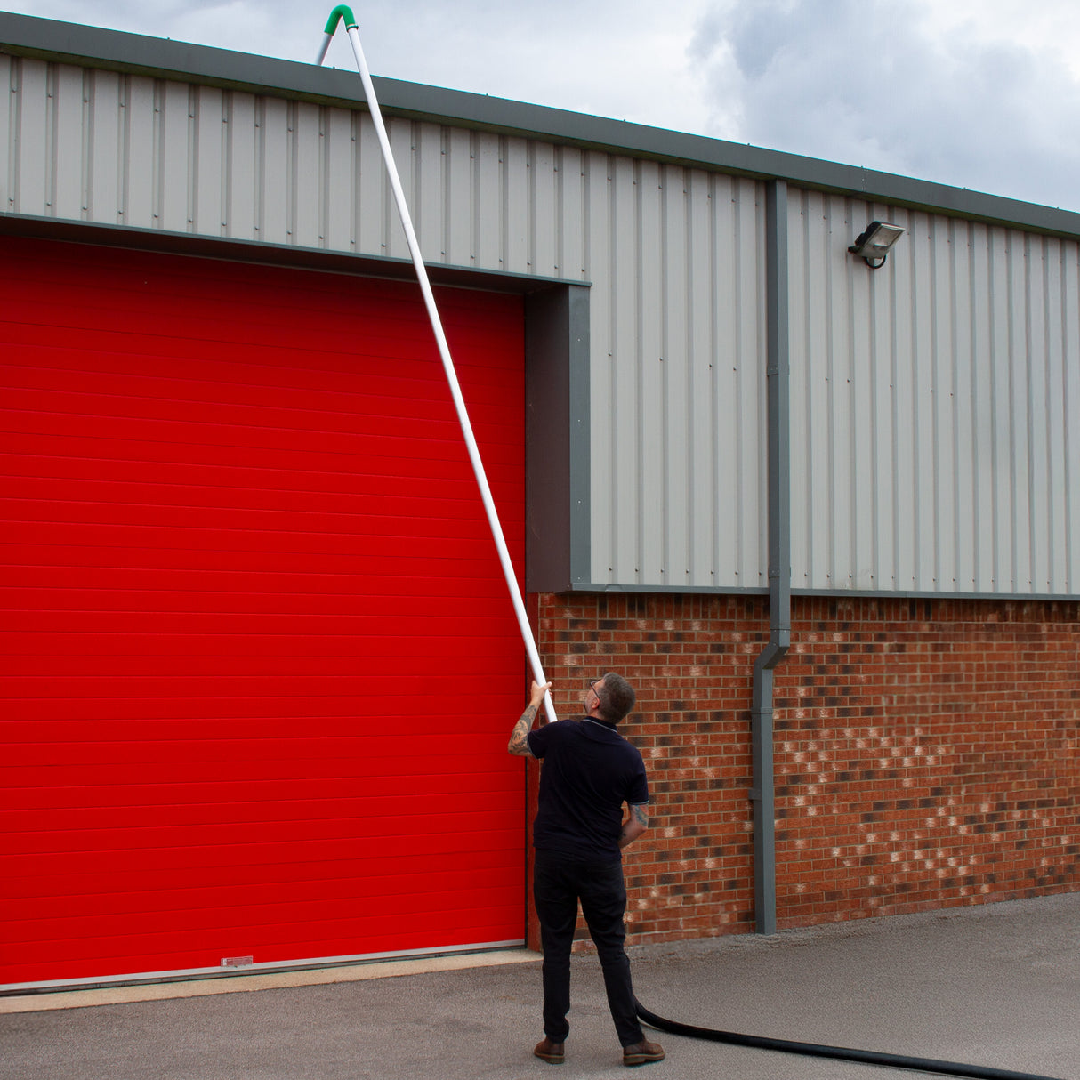 90L industridammsugare (extra lång 5 m slang) och 7,2m stuprörsstolpar