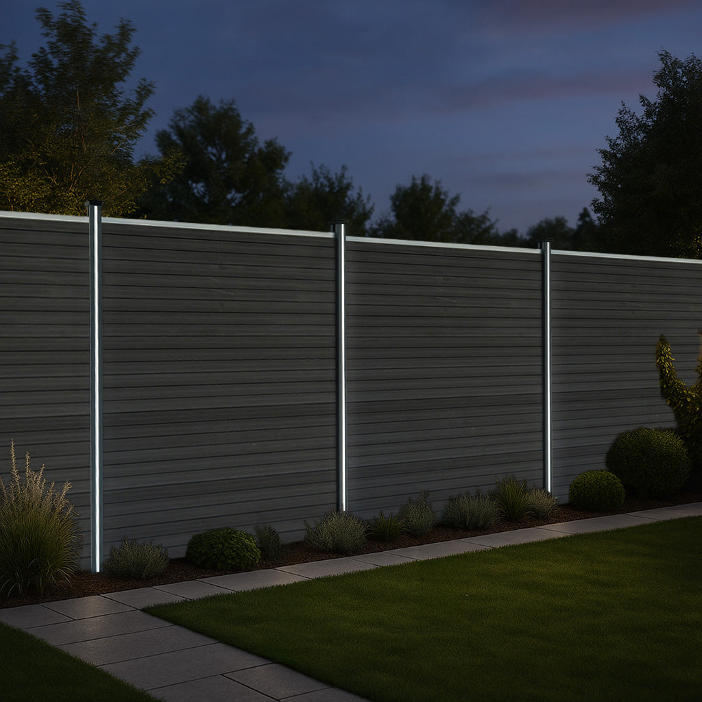 Staket för utomhusbruk i WPC och aluminium – 10x fyrkantig paneler + 1x sned panel + 11 stolpar med LED| Grå