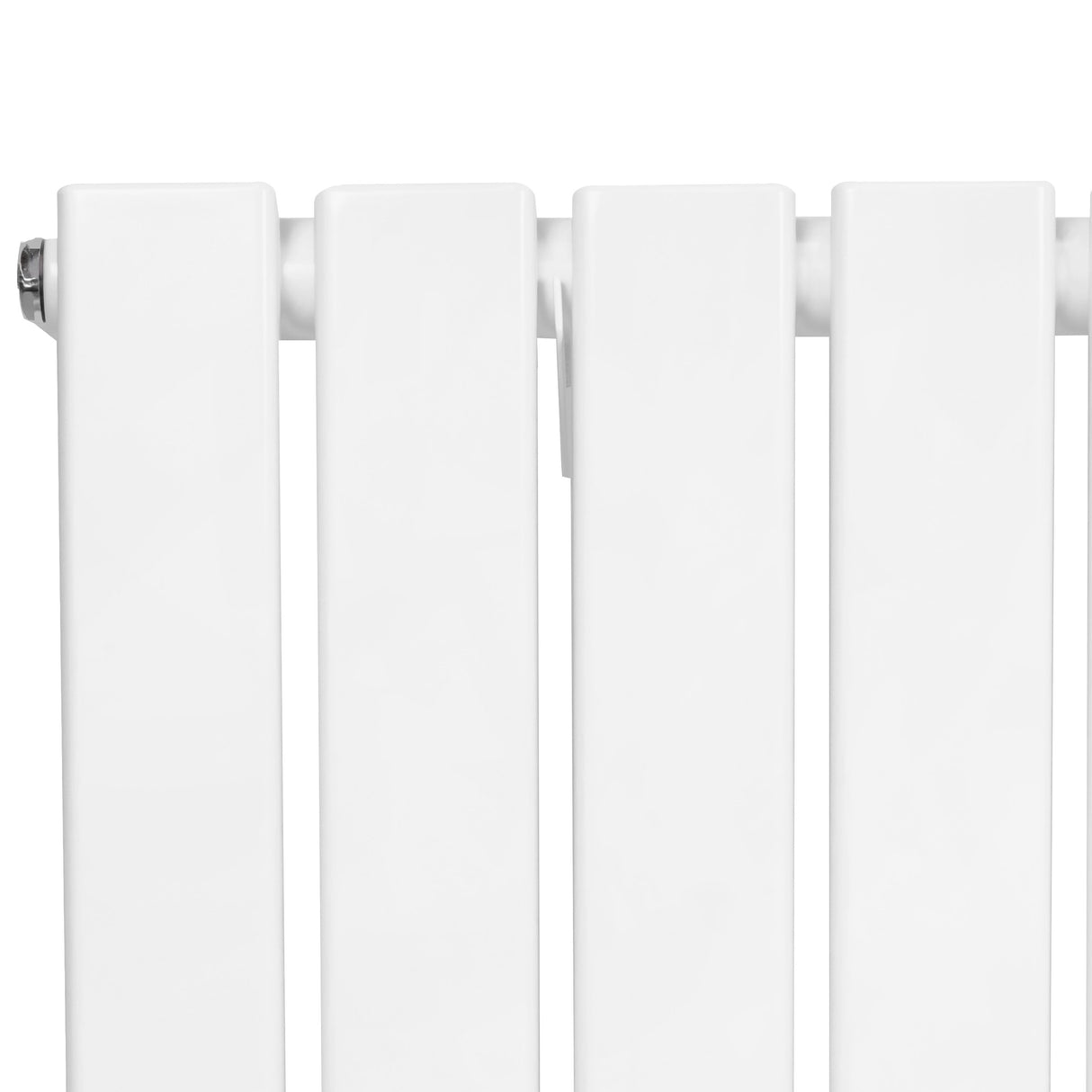 Platt enkelkolumnsradiator i vit färg med släta ytor och tydliga linjer, perfekt för effektiv uppvärmning i moderna hem