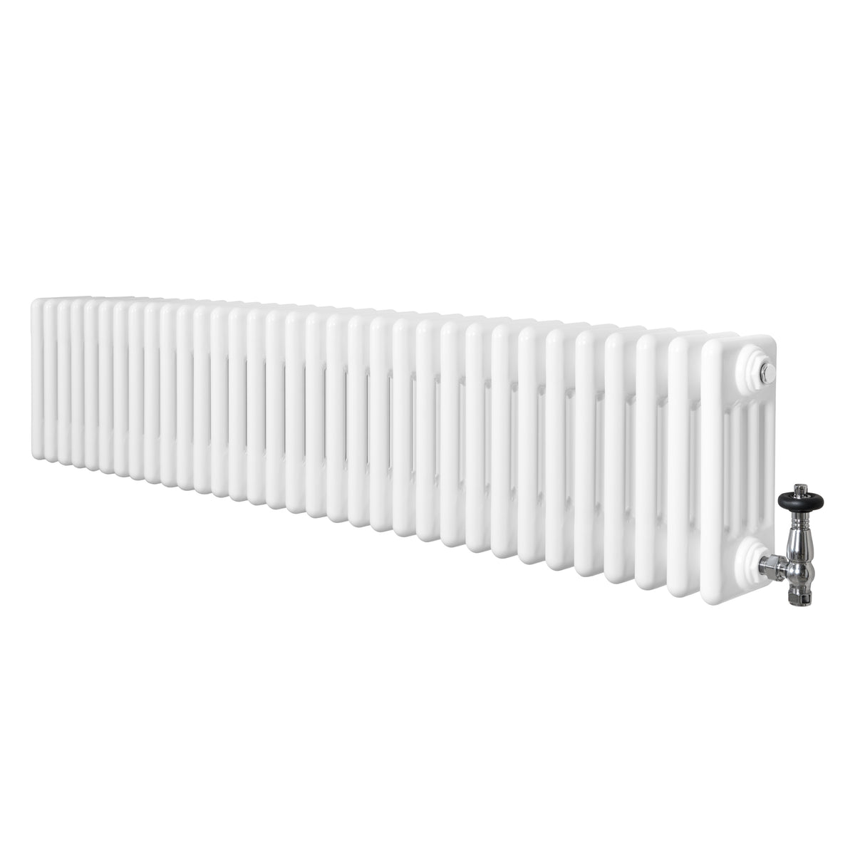 Vit traditionell 4-kolonnsradiator med släta ytor och ventiler, 300 x 1505 mm, perfekt för effektiv uppvärmning i hemmet