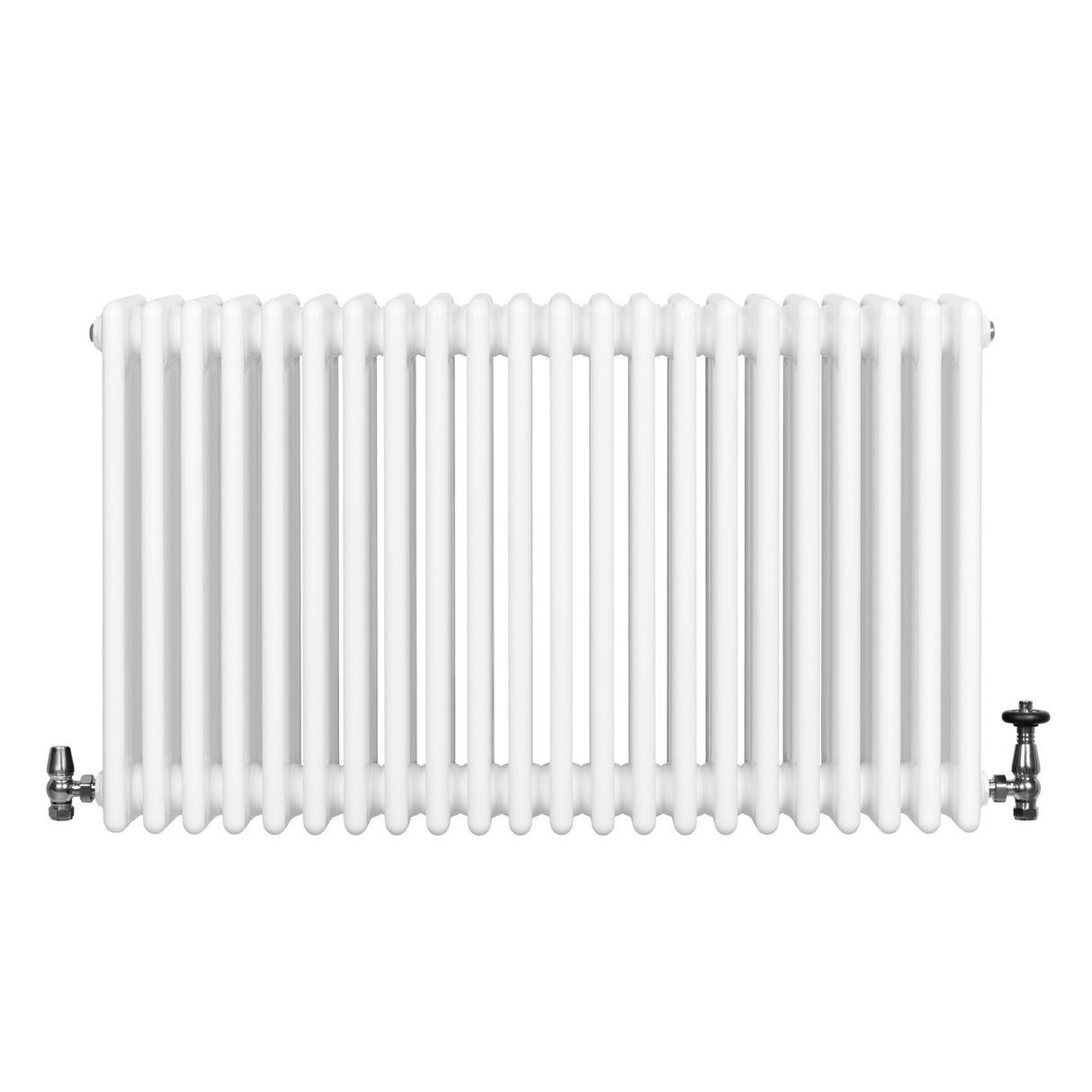 Traditionell vit 4-kolonnsradiator med släta, runda sektioner och ventiler, perfekt för effektiv uppvärmning i hemmet