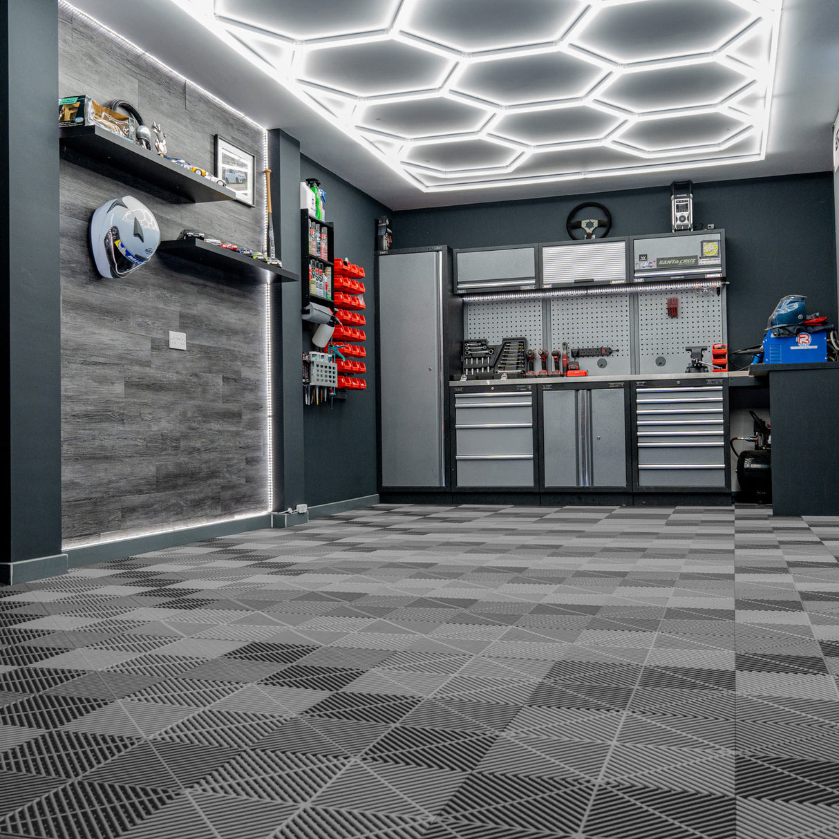 Polypropenplattor med ventilationskanaler (120 enheter) och kanter - Grå + Hexagonal LED-taklampa