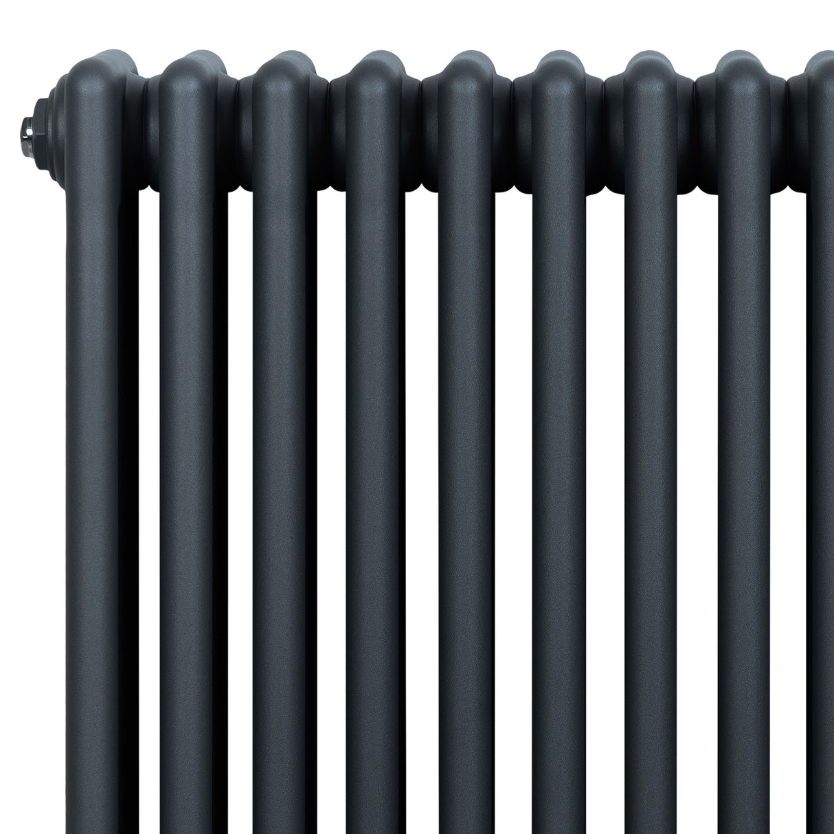 Traditionell 4-kolonnsradiator i antracit, med släta, runda rör och en elegant, industriell design som passar moderna hem
