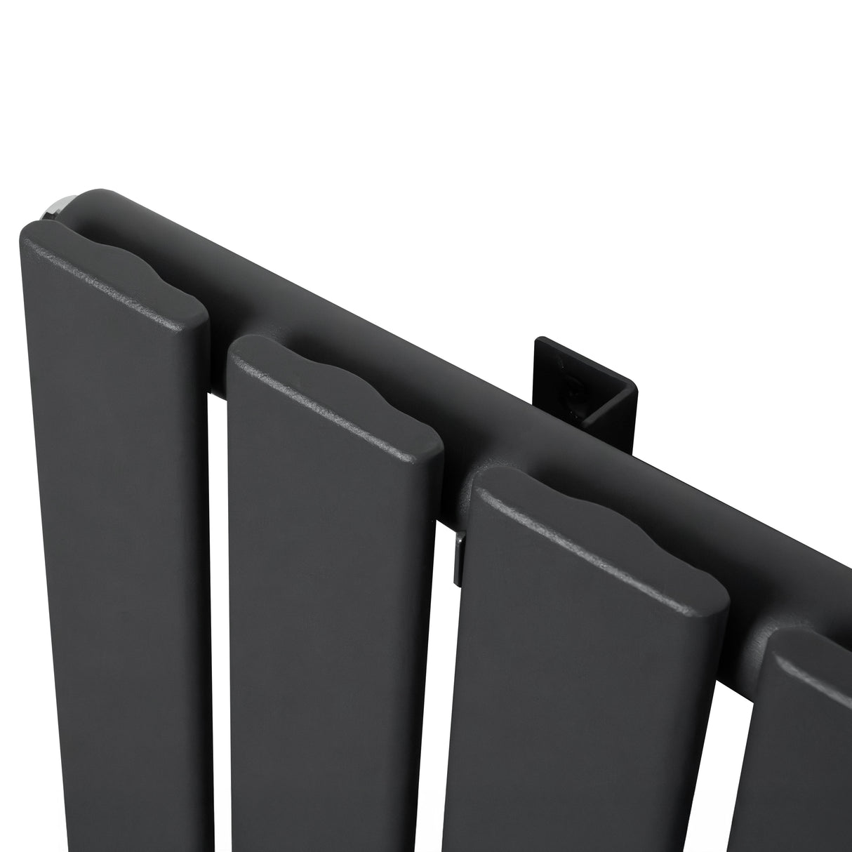 Platt enkelpelarradiator i antracitgrå, 600 x 910 mm, med släta ytor och stilren design som passar moderna inredningar
