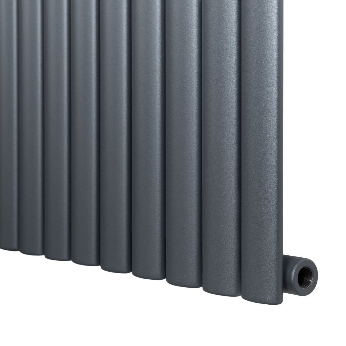 Oval enkelpelarradiator i antracitgrå, 1600 x 240 mm, med släta, vertikala rör och en modern, stilren design