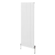 Vit radiator med ovala kolumner och kromventiler, 1800mm x 600mm, slät yta och modern design, perfekt för inredning