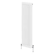 Traditionell vit 3-kolumns radiator i stål, 1800 x 382 mm, med släta ytor och rundade kanter för elegant inredning