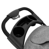 Grå husdjursvagn med ergonomiskt handtag, två kopphållare och mjuk, slitstark tygstruktur för komfort och hållbarhet