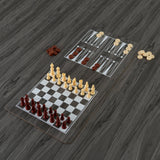 Grått 7-i-1 spelbord med schackbricka, schackpjäser i röd och beige samt spelmarker, placerat på en mörk träliknande yta
