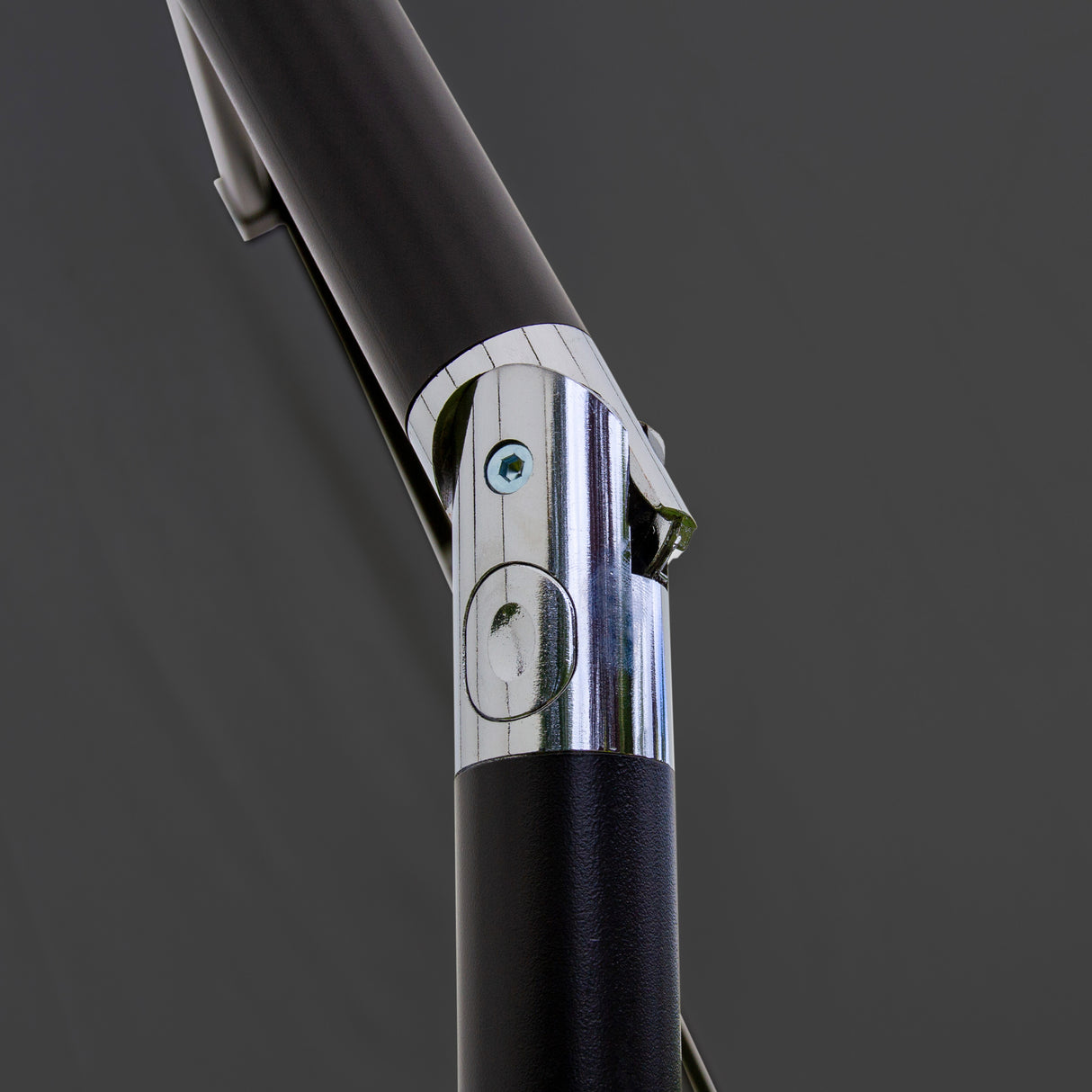 Lutbart LED-Parasoll 2,7 m – Grå