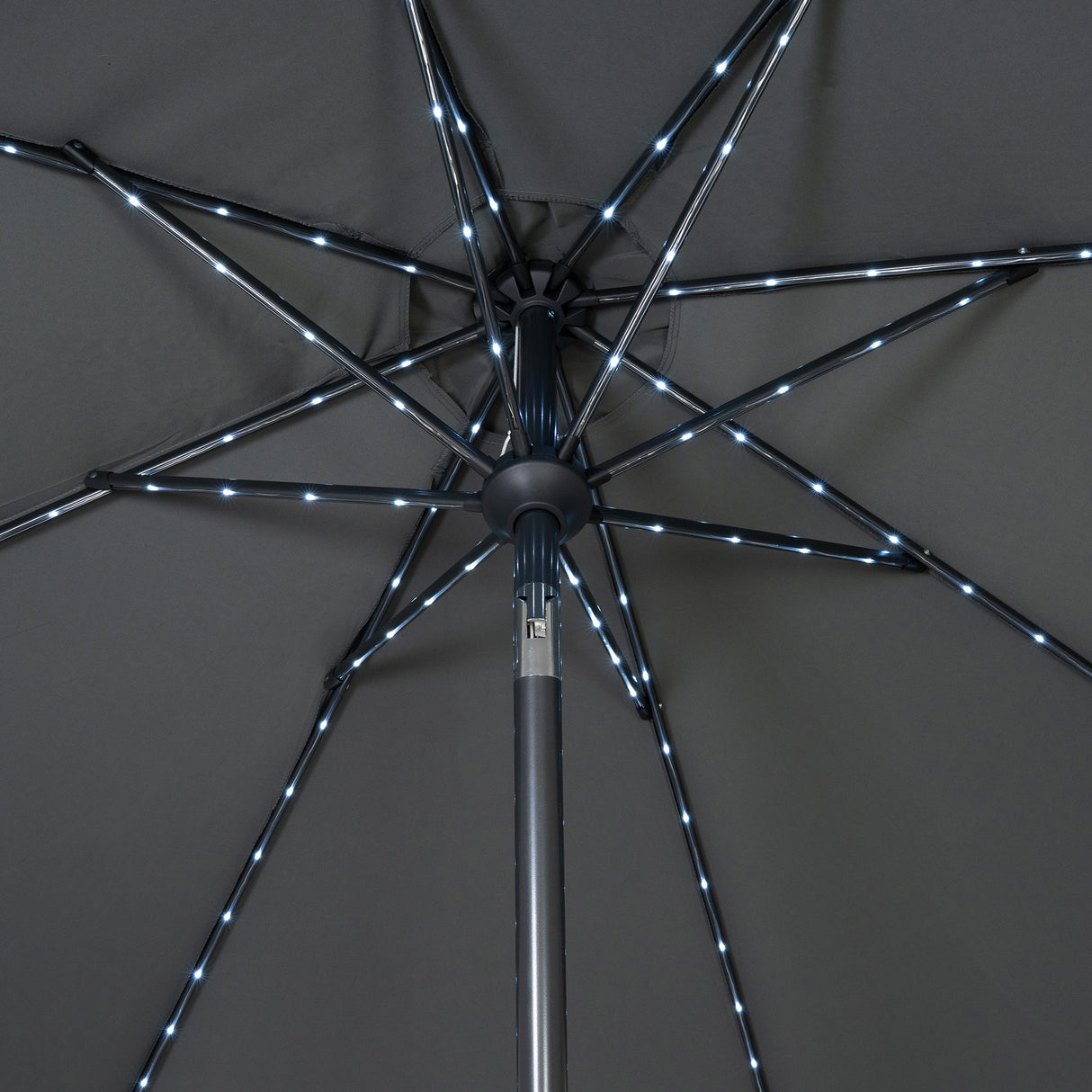 Lutbart LED-Parasoll 2,7 m – Grå