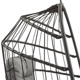 Äggformad hängstol i svart rotting med en modern och stilren design, perfekt för avkoppling inomhus eller utomhus
