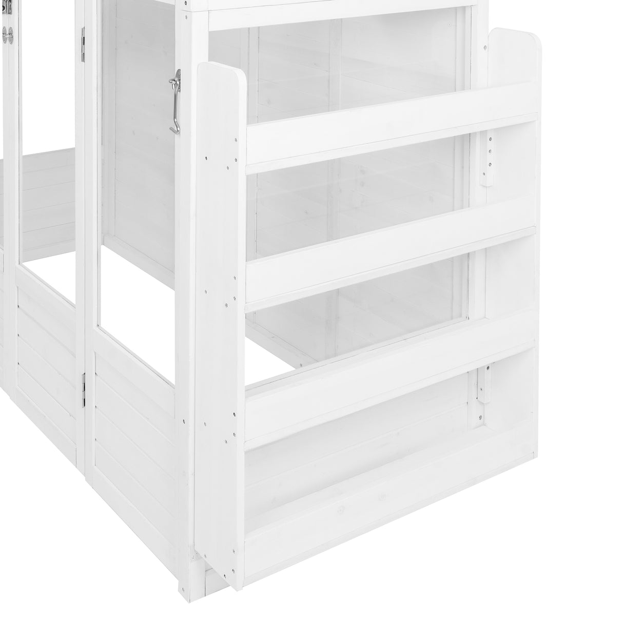 Vitt viktorianskt växthus med träpaneler, stora fönster och detaljerad design, perfekt för att odla växter inomhus eller utomhus
