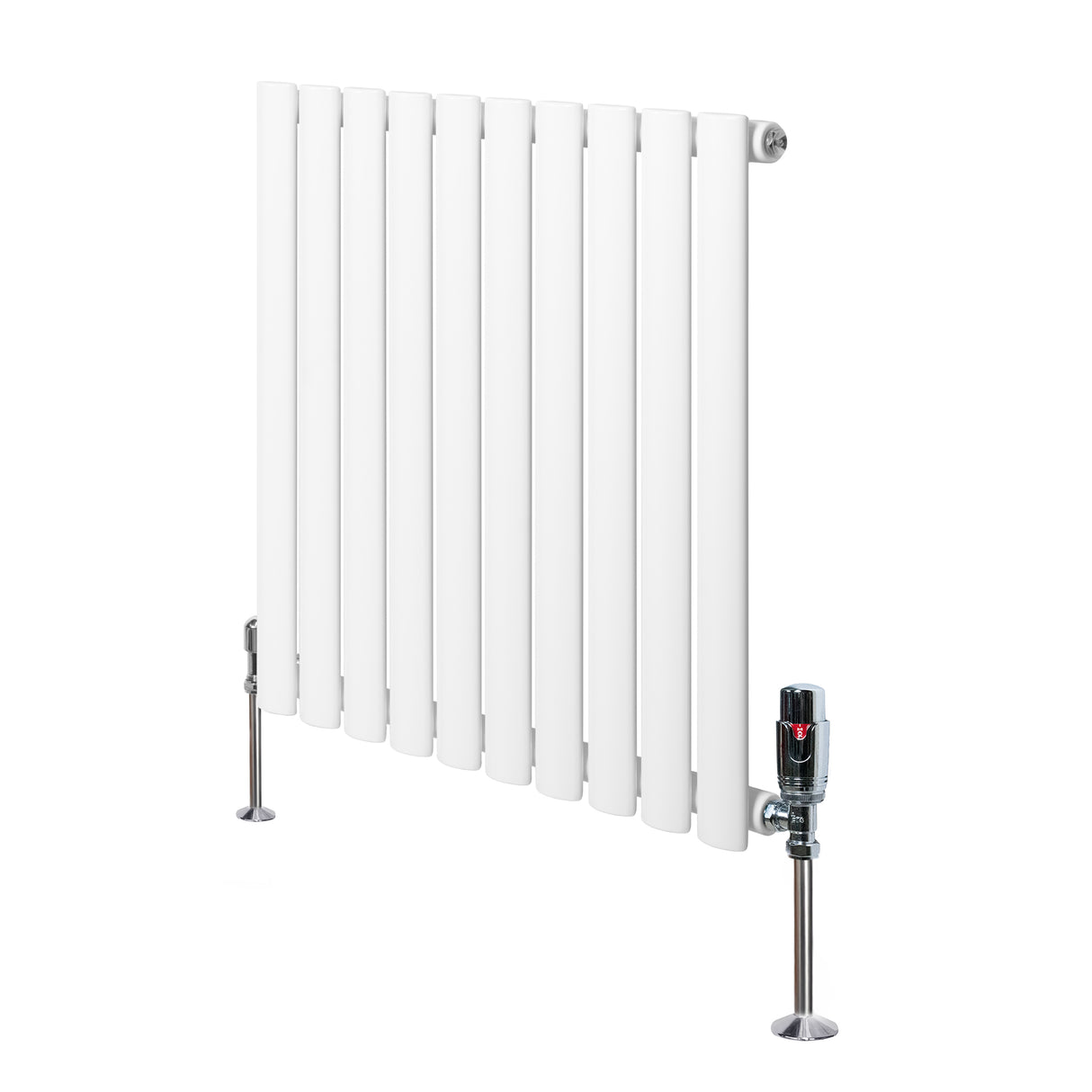 Oval vit enkelpelarradiator med släta, vertikala ribbor och kromade ventiler, perfekt för effektiv uppvärmning i hemmet