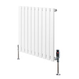 Oval vit enkelpelarradiator med släta, vertikala ribbor och kromade ventiler, perfekt för effektiv uppvärmning i hemmet