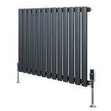 Oval enkelkolonnsradiator i antracitgrå, 600 mm x 780 mm, med släta, cylindriska sektioner och moderna ventiler på sidan