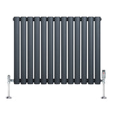 Oval enkelkolonnsradiator i antracitgrå med släta, runda ribbor och kromade ventiler, mått 600 mm x 780 mm
