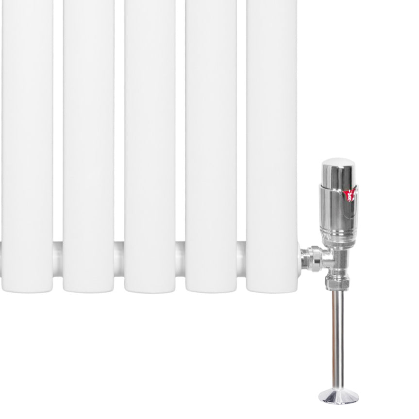 Oval vit enkelpelarradiator med fyra släta sektioner och glänsande ventil, perfekt för effektiv uppvärmning i hemmet