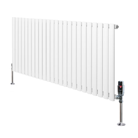 Oval enkelpelarradiator i vit färg, 600 mm x 1440 mm, med släta, vertikala lameller och synliga ventiler på sidan