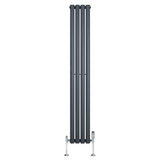 Oval enkelkolonnsradiator i antracitgrå, 1600 mm x 240 mm, med släta ytor och eleganta ventiler för modern inredning