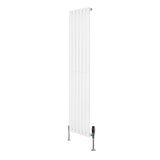 Oval enkelpelarradiator i vit färg, 1600 mm x 360 mm, med släta ytor och moderna ventiler, perfekt för effektiv uppvärmning
