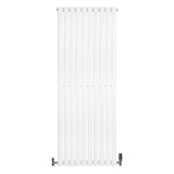 Oval vit enkelpelarradiator med släta, vertikala ribbor och ventiler, 1600 mm x 600 mm, perfekt för modern inredning