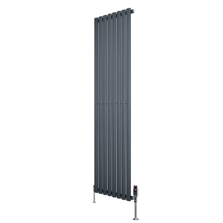 Oval enkelkolonnsradiator i antracitgrå, 1800 mm x 480 mm, med släta, vertikala lameller och synliga ventiler i metall