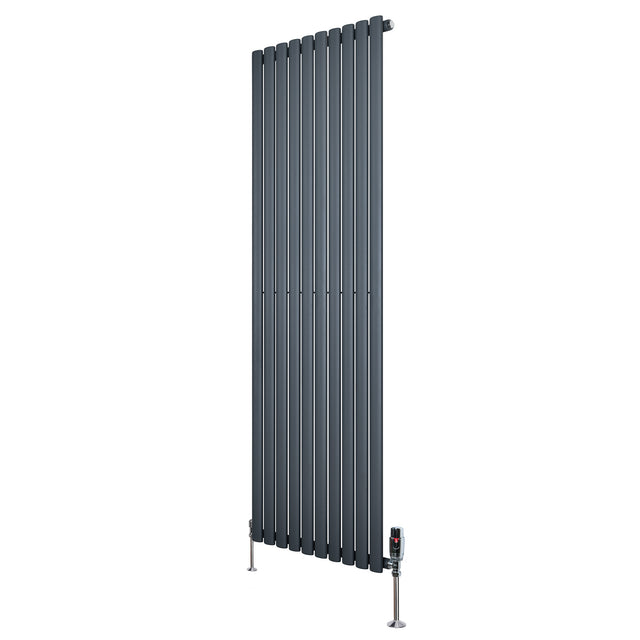 Oval enkelkolonnsradiator i antracitgrå, 1800 mm x 600 mm, med släta, vertikala lameller och ventiler för effektiv värme