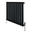 Svart platt enkelkolumnsradiator med ventiler, 600 × 700 mm, med släta, vertikala lameller och metallisk finish för modern inredning