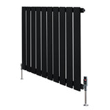 Svart platt enkelkolumnsradiator med ventiler, 600 × 700 mm, med släta, vertikala lameller och metallisk finish för modern inredning