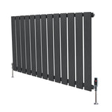 Platt enkelkolumnsradiator i antracitgrå med släta, vertikala lameller och ventiler, 600 mm x 910 mm, modern design