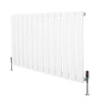 Platt enkelkolumnsradiator i vit färg, 600 mm x 910 mm, med släta ytor och ventiler på sidorna för effektiv värmeöverföring