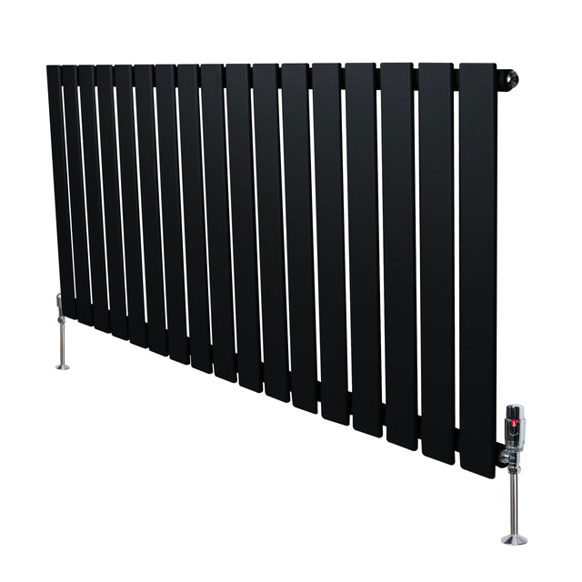 Svart platt enkelkolumnsradiator med ventiler, 600 mm x 1190 mm, med släta, vertikala lameller och stabila fötter