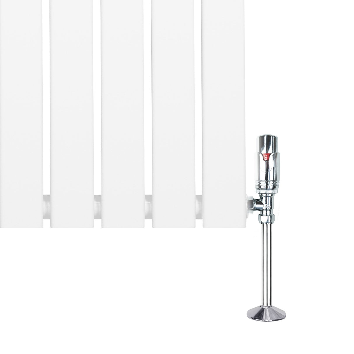 Vit platt enkelkolumnsradiator med ventiler, 1600 mm x 280 mm, med släta ytor och glänsande kromdetaljer för modern inredning
