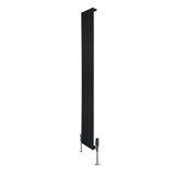 Svart platt enkelkolumnsradiator med ventiler, 1600 mm lång och 280 mm bred, med släta, moderna linjer och metallisk finish