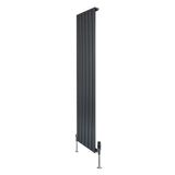 Platt enkelkolumnsradiator i antracitgrå, 1600 mm x 420 mm, med släta ytor och moderna ventiler för effektiv uppvärmning