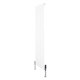 Platt enkelkolumnsradiator i vit färg, 1600 mm x 420 mm, med släta ytor och ventiler, perfekt för modern inredning