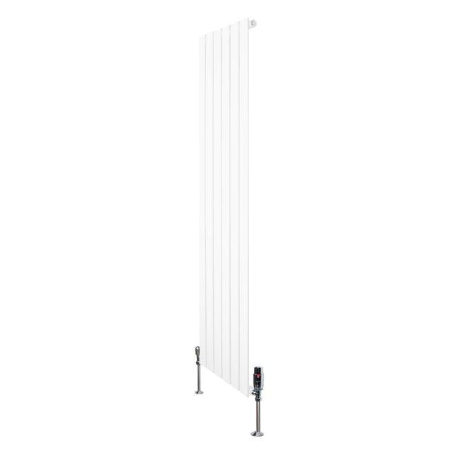 Platt enkelkolumnsradiator i vit färg, 1600 mm x 420 mm, med släta ytor och ventiler, perfekt för modern inredning
