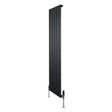 Svart platt enkelkolumnsradiator med ventiler, 1600 mm lång och 420 mm bred, med en slät, modern design och metallfinish