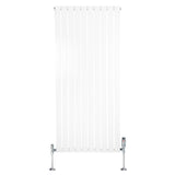Platt, vit enkelkolumnsradiator med ventiler, 1600 mm x 700 mm, har släta ytor och en modern, minimalistisk design