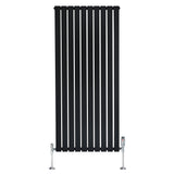 Svart platt enkelkolumnsradiator med ventiler, 1600 mm x 700 mm, med släta, vertikala ribbor och glänsande kromade ventiler