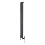 Platt enkelkolumnsradiator i antracitgrå, 1800 mm lång och 280 mm bred, med släta ytor och moderna ventiler i botten