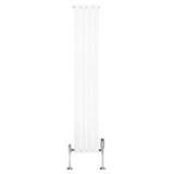 Platt, vit enkelkolumnsradiator med ventiler, 1800 mm lång och 280 mm bred, har en slät yta och modern design för effektiv värme