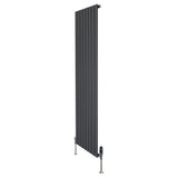 Platt enkelkolumnsradiator i antracitgrå, 1800 mm x 560 mm, med släta ytor och ventiler för effektiv värmeöverföring