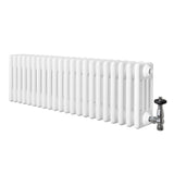 Vit traditionell 4-kolonnsradiator i metall med släta ytor och ventiler, 300 x 1010 mm, perfekt för effektiv uppvärmning