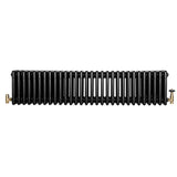 Svart traditionell 4-kolonnsradiator med släta ytor och guldventiler, 300 x 1370 mm, perfekt för elegant inredning