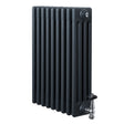Traditionell antracitgrå 4-kolonnsradiator med släta ytor och glänsande ventiler, perfekt för effektiv uppvärmning i hemmet