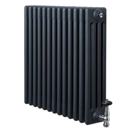 Traditionell 4-kolonnsradiator i antracitgrå med släta ytor och kromade ventiler, mått 600 x 605 mm, elegant design