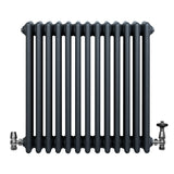 Traditionell 4-kolonnsradiator i antracitgrå med släta, rundade rör och metallventiler, perfekt för värme och stil