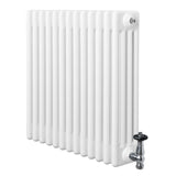 Traditionell vit 4-kolonnsradiator med släta ytor och glänsande ventiler, mått 600 x 605 mm, perfekt för effektiv uppvärmning